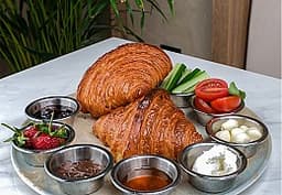 Kruvasan Kahvaltı