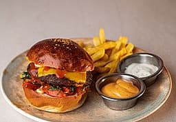 Acılı Domates Soslu Burger