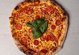 Domates & Roka Pizza
